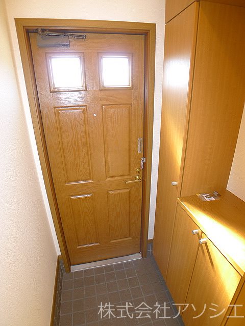 エルディムイシカワE 玄関