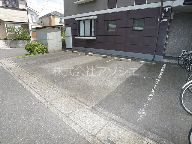 グランステージ東大沢 駐車場