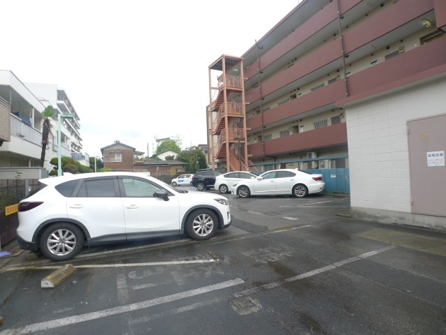 グランデージ武里 駐車場