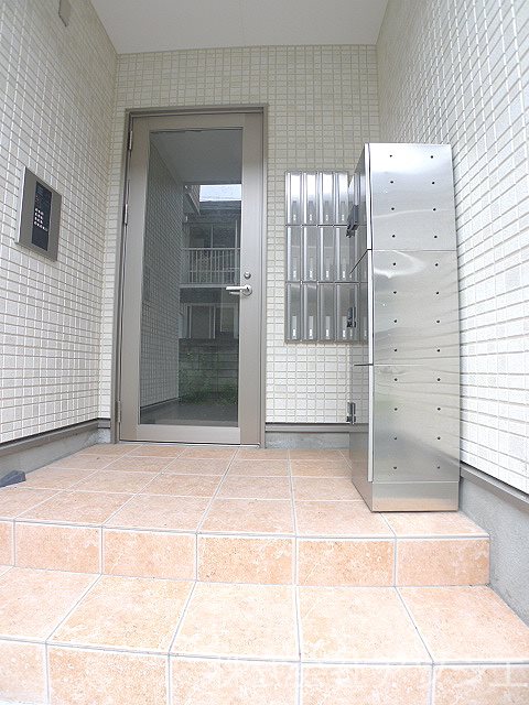ウエストガーデン大場 エントランス