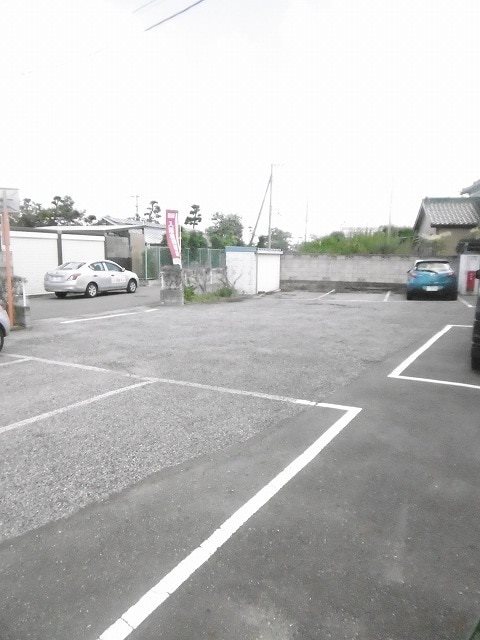 エルディム藤ニュータウン2 駐車場