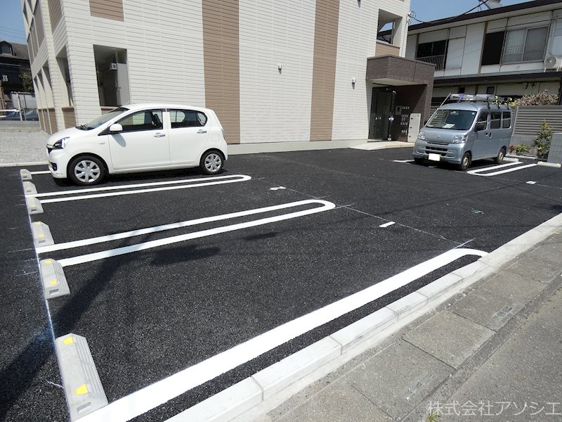 エクセレント越谷 駐車場