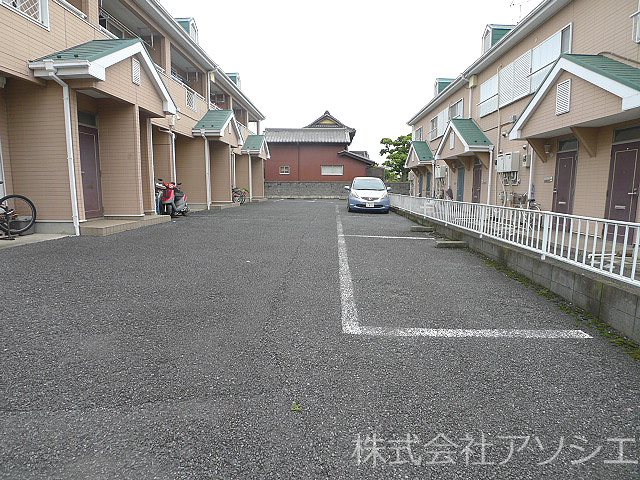 テラスヴェルデB棟 駐車場