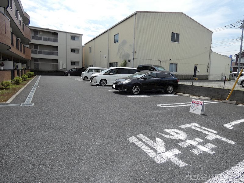 アーバン・ヒルズ 駐車場