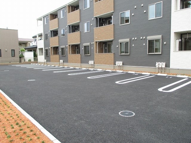 イセソラージュ　D 駐車場