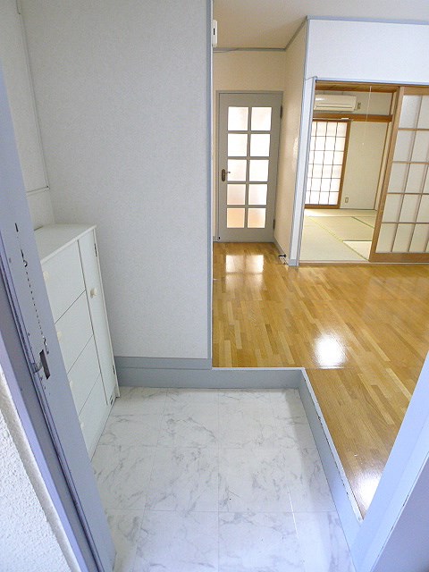 吉川サンビレッジ 玄関