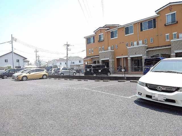 ニューマリッチ沼田 駐車場