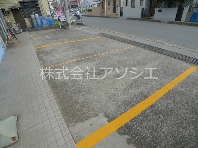 酒井ビル 店舗 駐車場