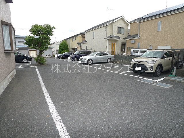 欅壱番館 駐車場
