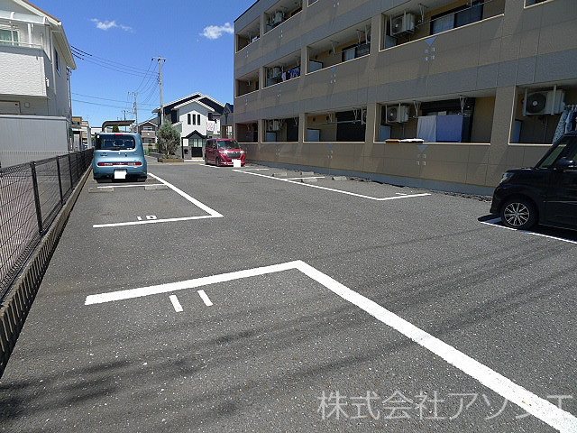 ピュアガーデン美穂 駐車場