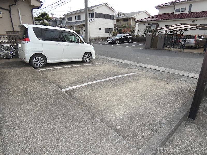 シャトー２番館 駐車場