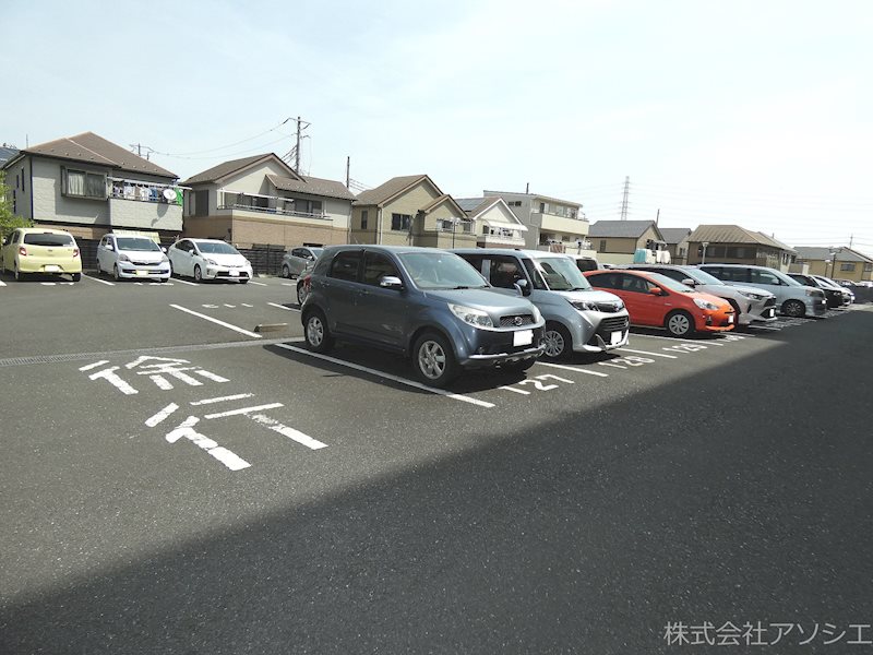 越谷スカイハイツB 駐車場