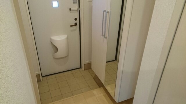 イリデセントクラウヅ 玄関