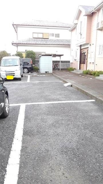 クレストールシマダ 駐車場