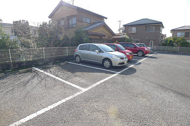 ハイカムールＳＴ 駐車場