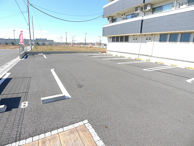 ノイ・グランツ 駐車場