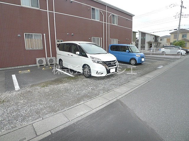 ファースト・グローリーヒルズ 駐車場