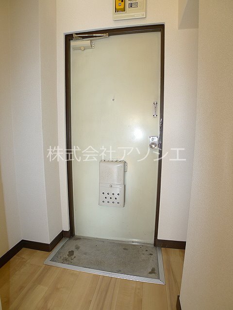 パインパレス八幡 玄関