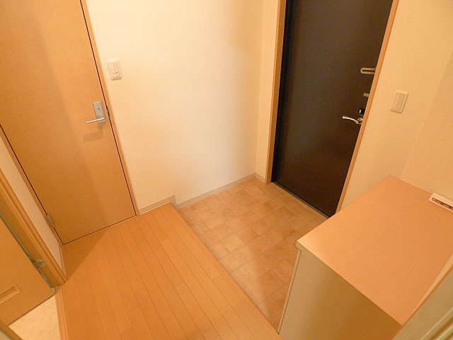天王山レジデンス弥生町 玄関