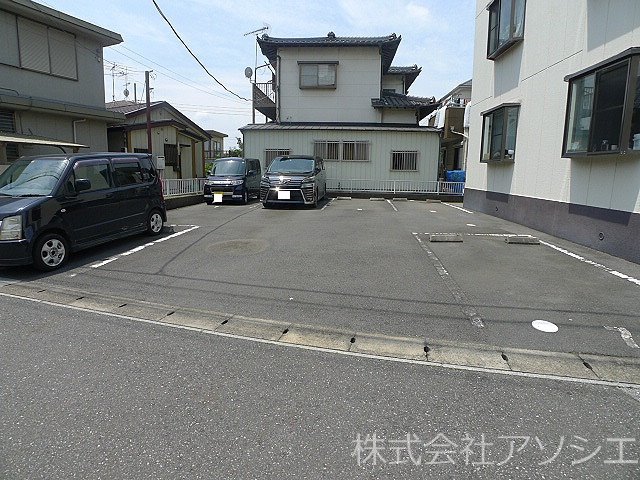 リバーサイドマンション 駐車場