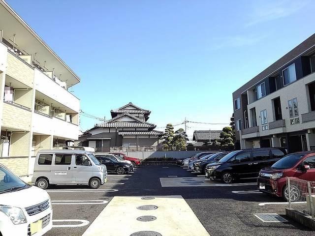 サルート 駐車場