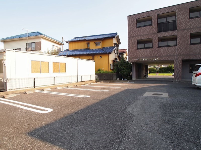 コンフォートピレア 駐車場