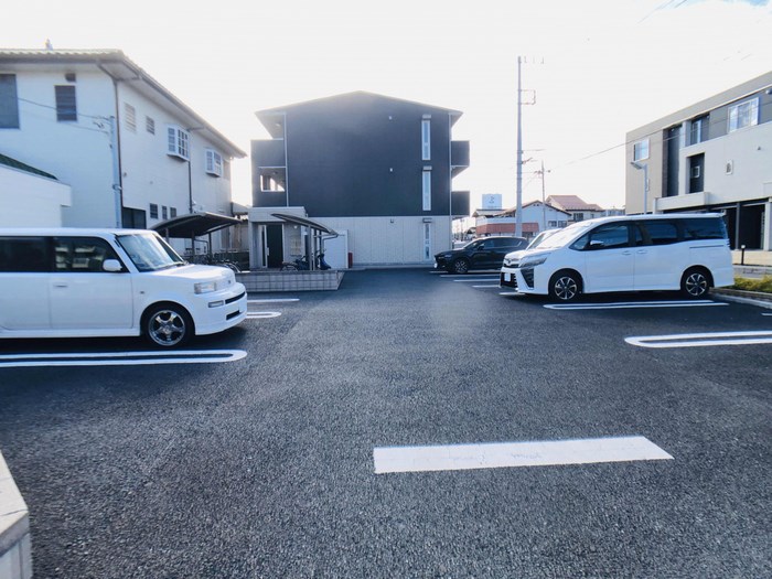 グレイスレジデンス中央 駐車場