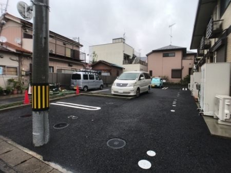 ホープライトB 駐車場