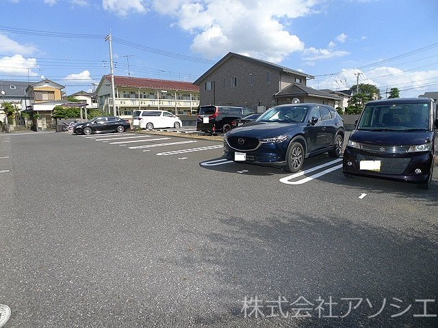 ブランドールK 駐車場