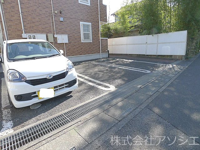ラ・プランタンB 駐車場