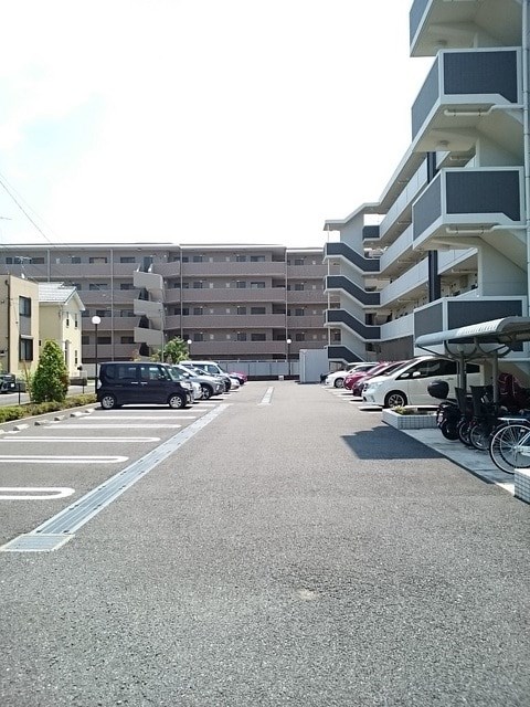 ボニート春日部 駐車場
