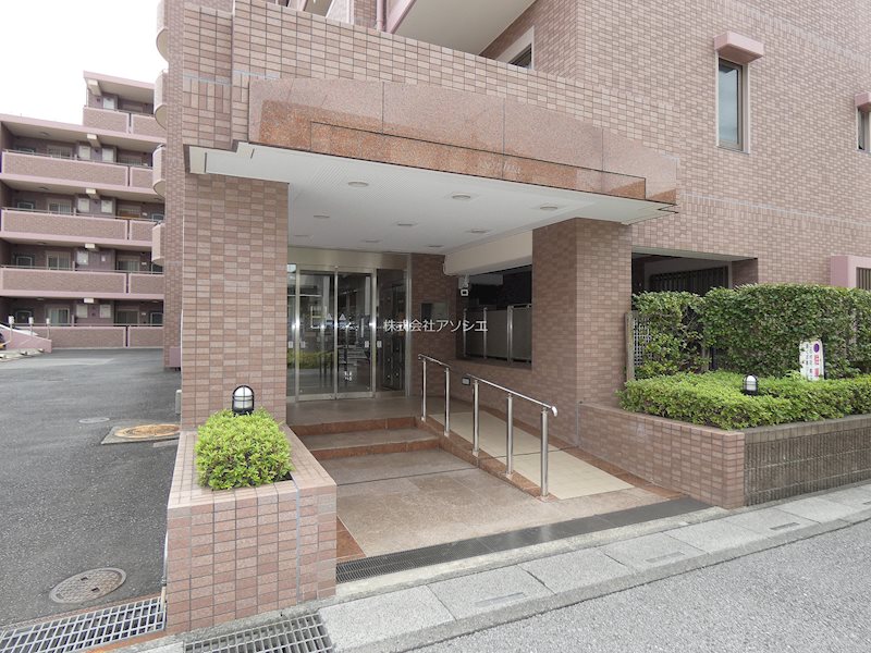 ヴァルビュせんげん台ステーションプラザ エントランス