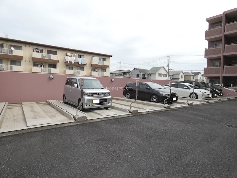 ヴァルビュせんげん台ステーションプラザ 駐車場