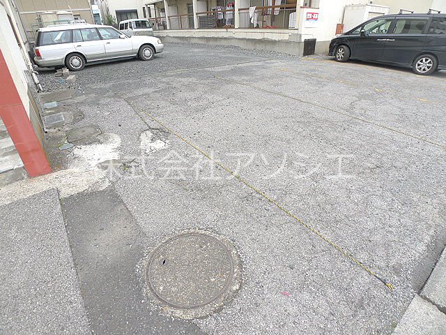 会田コーポ 駐車場