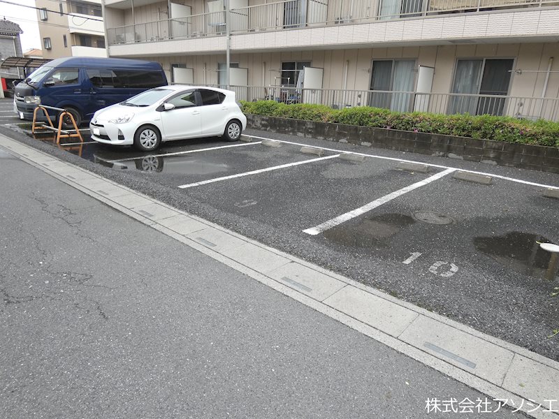 アンプルール　フェール　ヨシノ 駐車場