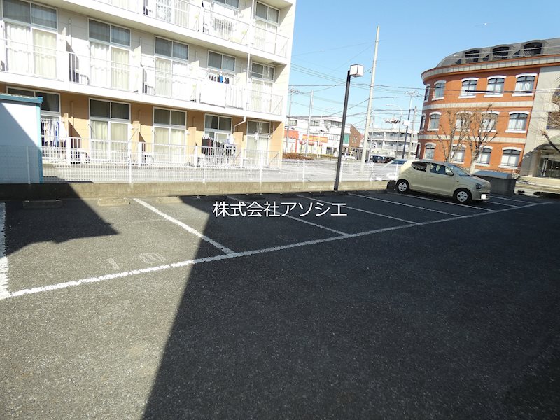 アミューズ越谷Ⅱ 駐車場