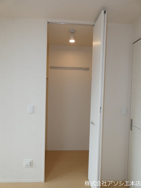 ロイヤルパレス　Ⅱ番館（春日部市粕壁東3丁目） ウォークインクローゼット