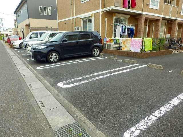 グラン　ドゥ　ティグレス 駐車場