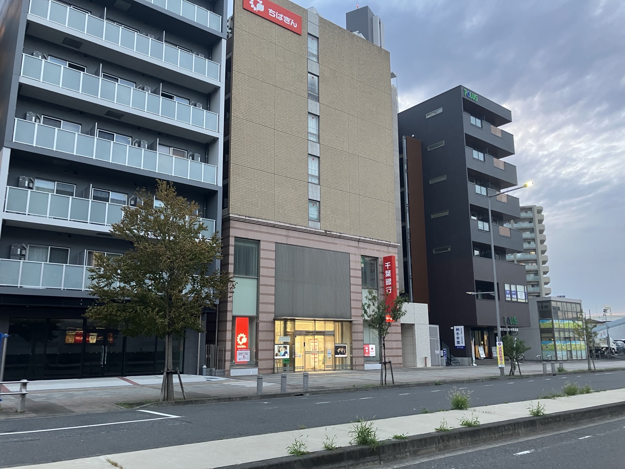 エスポアⅢ 千葉銀行　八潮駅前店支店