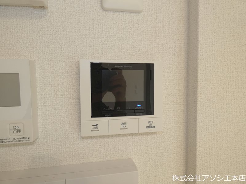 CREST吉川 モニター付きインターホン