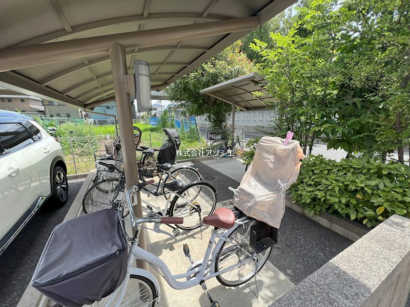 ヴァンヴェール（三郷市） 駐輪場