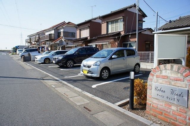 アーバンウィンズ5 駐車場