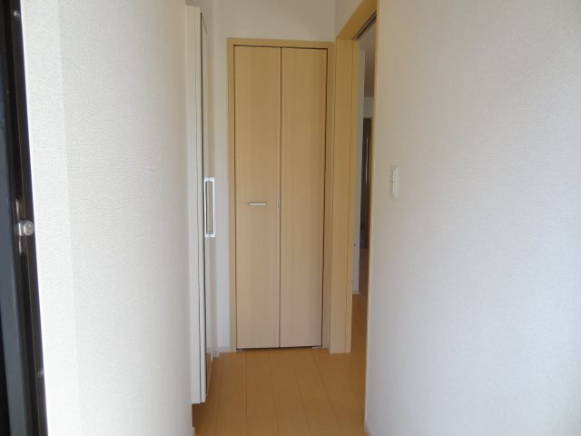 エテルノ（八潮市緑町3丁目） 玄関