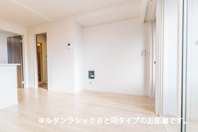 アーバン　グランデ（越谷市袋山） リビング