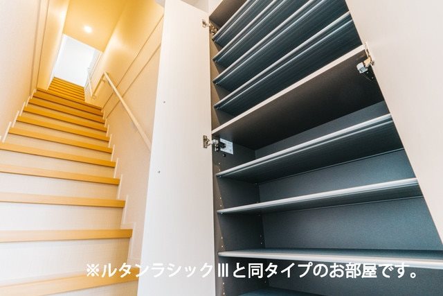 アーバン　グランデ（越谷市袋山） 玄関