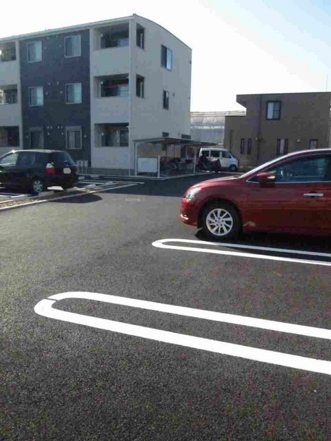 イセソラージュ　E 駐車場