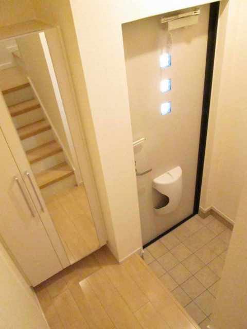 イセソラージュ　E 玄関