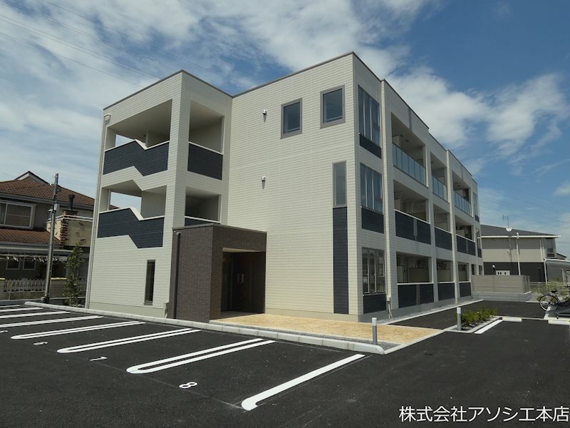 センターフィールドのご紹介は住まいの窓口アソシエにお任せください。