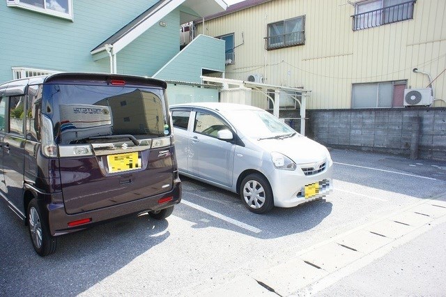 グリーンフォレスト 駐車場