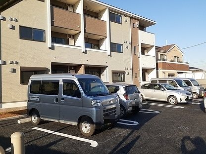 グラン・プリムローズ 駐車場